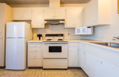 East End Apartment | Coral Reef Inn & Suites