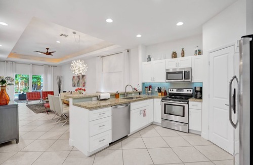 South Corals House | Coral Reef Villa – 3BR/2BA with Heated Pool, Grill & Private Patio