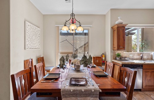 Washington House | Coral Ridge 1924 | Dog Friendly with a Private Hot Tub & Beautiful Community Pools!