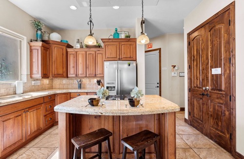 Washington House | Coral Ridge 1924 | Dog Friendly with a Private Hot Tub & Beautiful Community Pools!