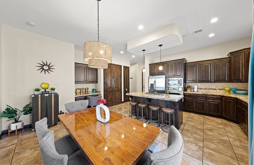 Washington House | Coral Ridge Retreat 1! Right Across the Street from Pools!