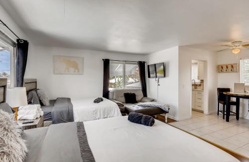 Singer Island Apartment | Coral Sands HUGE Studio w/2 Queen beds!