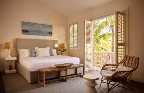 Dunmore Town Hotel | Coral Sands Inn & Cottages