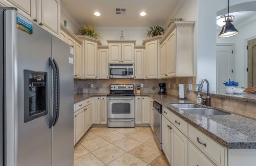 Hurricane Condo | Coral Springs A8 | 3 Bedrooms w/BBQ Grill, Cable TV, 2 Private Fireplaces & a Soaker Bathtub!