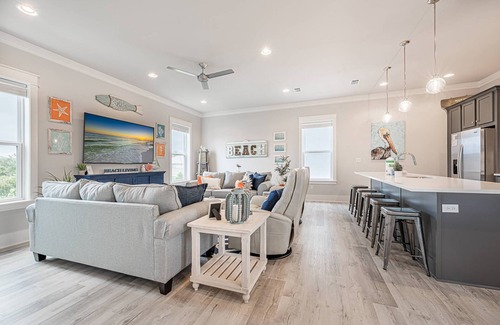 Miramar Beach House | Coral Sunset: Free golf cart, 2min to beach, Heated pool steps away, Bunk rooms