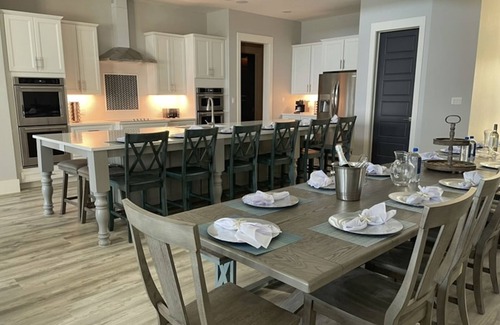 North Side House | CORAL VISTA - Infinity Pool, Arcade, Theater, Private Cabana