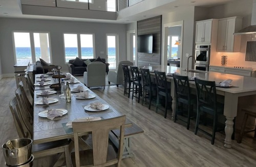 North Side House | CORAL VISTA - Infinity Pool, Arcade, Theater, Private Cabana