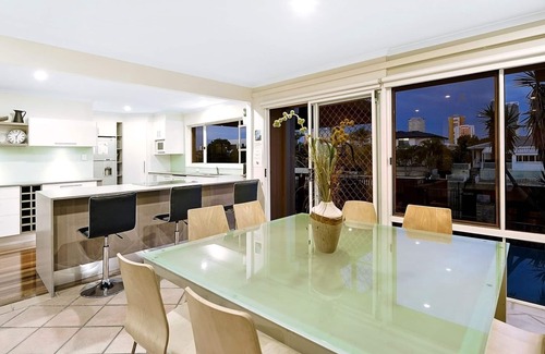 Broadbeach Waters House | Coral Waterfront, Broadbeach