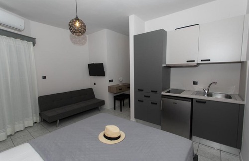 Ammoudia Apartment | Corali Studios