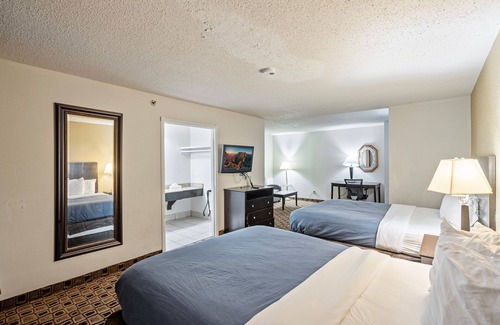 Wichita Hotel | Coratel Plus Deluxe Suite 2 Queen Bed with sofa Non-Smoking Oversized