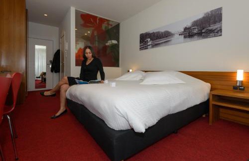 Mol Hotel | Corbie Mol