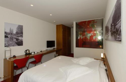 Mol Hotel | Corbie Mol