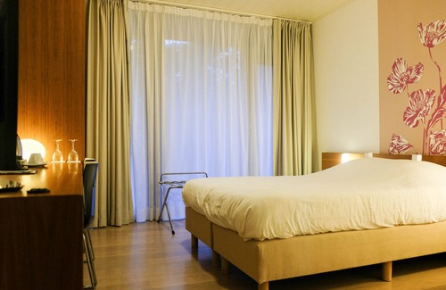 Mol Hotel | Corbie Mol