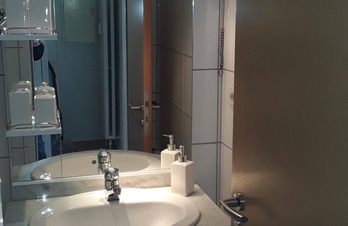 Sudrandweg Apartment | Cordes, Apartment 1, with sauna and outdoor pool, right on the lake