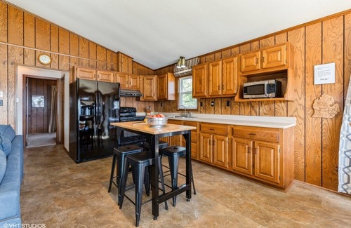 Three Rivers House | Corey Lake, High speed internet, Dock, Deck, Skiing, Fishing. Apple Picking