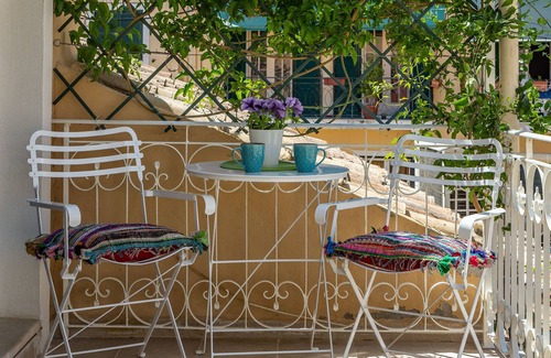 Corfu Town House | Corfu House of Art Suites★Golden Suite★Anemomylos