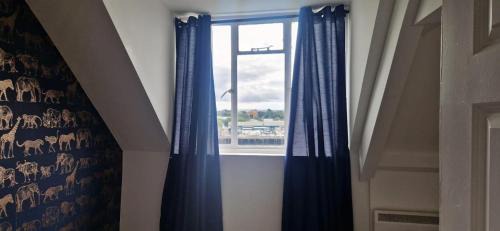 Cork Apartment | Cork Apartment with River Views -Cosy in Cork