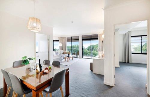Darwin City Centre Apartment | Corner Balcony Suite on the Esplanade with Pool