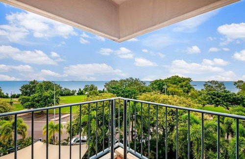 Darwin City Centre Apartment | Corner Balcony Suite on the Esplanade with Pool