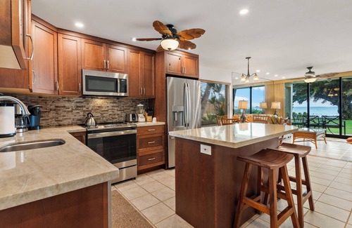Kihei Condo | Corner Beachfront Delight: Kihei Beach 110 Convenient Ground-Floor Haven!