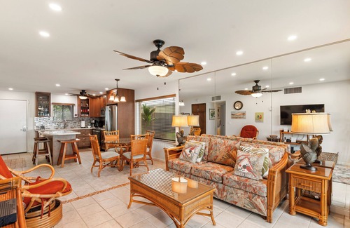 Kihei Condo | Corner Beachfront Delight: Kihei Beach 110 Convenient Ground-Floor Haven!