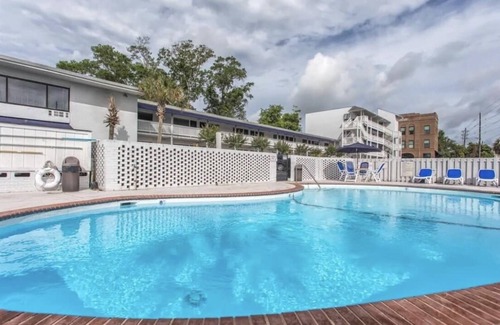 Airlie Condo | Corner condo at the doorstep of the intercostal waterway and local restaurants!