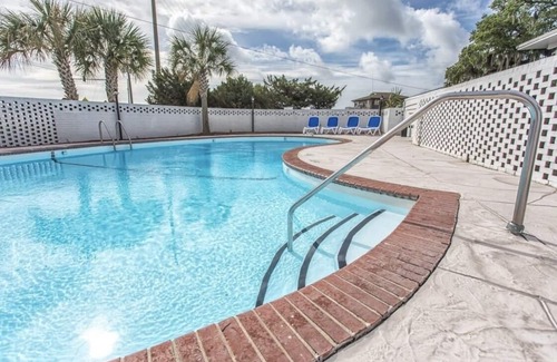 Airlie Condo | Corner condo at the doorstep of the intercostal waterway and local restaurants!