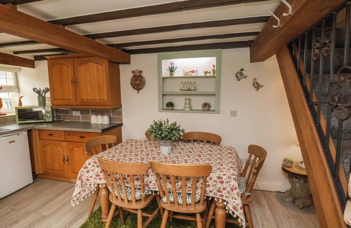 Thornton Dale Cottage | CORNER COTTAGE, pet friendly, with open fire in Thornton Dale