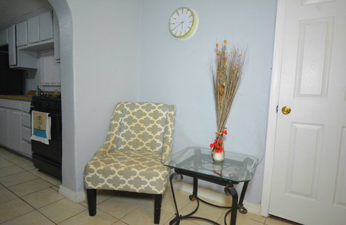 El Paso Apartment | Corner Gem near Del Sol Hospital