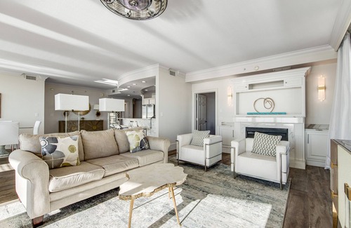 Destin Condo | Corner Luxury Condo - Pools, Hot Tubs & Gym - Gulf-View Balcony, WiFi, W/D & AC