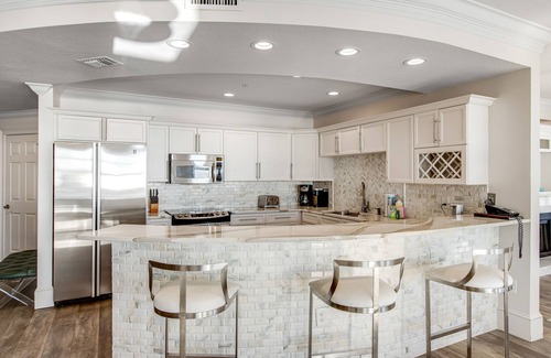 Destin Condo | Corner Luxury Condo - Pools, Hot Tubs & Gym - Gulf-View Balcony, WiFi, W/D & AC