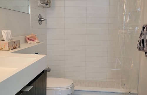 Bathurst Quay Condo | Corner Luxury Penthouse Lake/City View, Steps to CN Tower and Waterfront