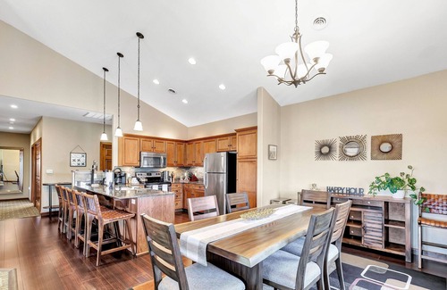 Sheboygan Condo | Corner River Walk Condo with Spectacular Views