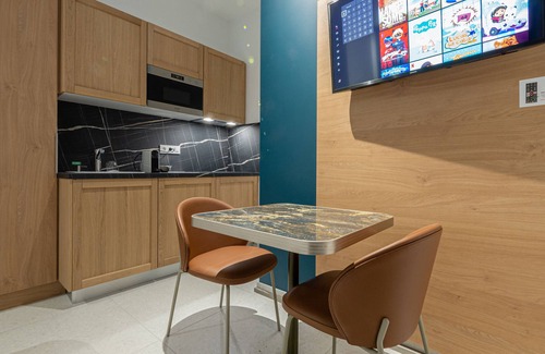 Cholet House | Corner Set