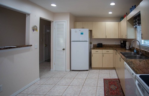 Madeira Beach Condo | Corner Unit. 2 Bedroom+Bonus Room/Den. Overlooking the Gulf. Amazing Views! Easy Walk to Johns Pass.