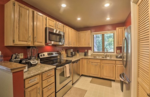 Incline Village Condo | Corner-Unit Condo w/Grill: Walk to Lake Tahoe!
