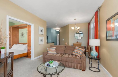 Belltown Apartment | Corner Unit in the middle of it all - 99 Walkscore