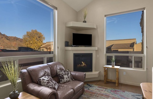 Moab South Valley House | Corner Unit - Views of the Moab Rim - Dog Friendly -Pool - Hot Tub 2A6