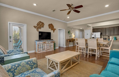 Miramar Beach Condo | ⭐Corner Unit-Walk to Beach and Restaurants-Pool+Hot Tub-3BR Alerio D201⭐