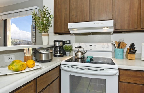 Waikiki Condo | Corner Unit with Mountain View, Full Kitchen, AC, FREE Wi-Fi and Parking!