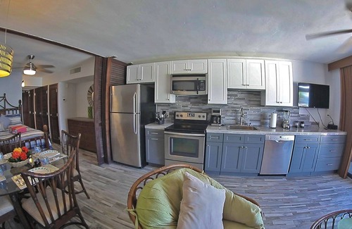 Red Hook Condo | Corner unit with unobstructed views of Sapphire Beach which is steps away.