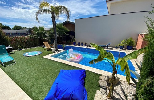 Candillargues House | Corner villa + 8m swimming pool + 5s jacuzzi + 15m from the beach & town center