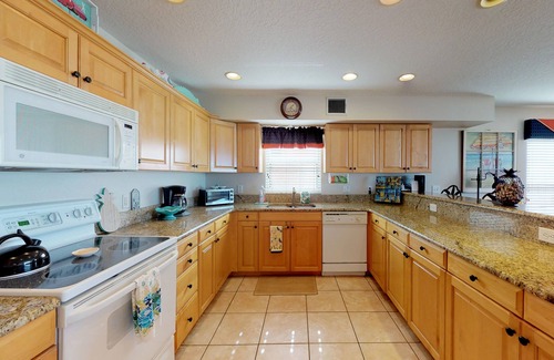 Indian Rocks Beach Condo | Corner waterfront condo with pool, Gulf views & easy beach access