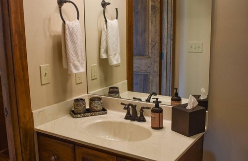 Boone Condo | CornerBalcny,GRTVIEW,trails,fish pond,amenities