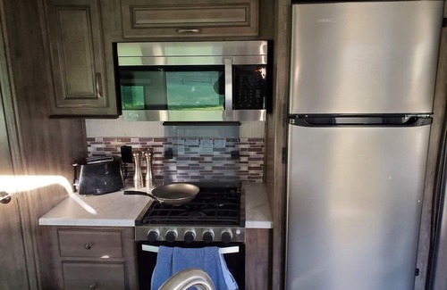 Gold Beach House | Cornerstone Ranch experience minutes to the beach and Rogue River