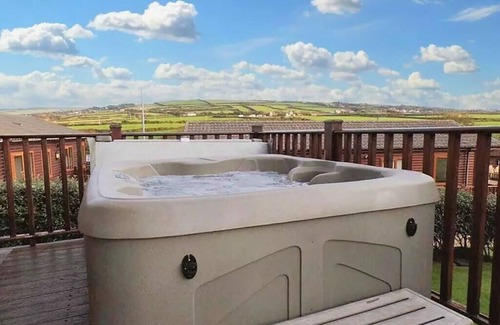 Tintagel Cabin | Cornish Coastal Lodge with hot tub. 2 bedrooms and just steps to the coast.