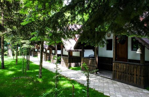 Pitesti Resort | Cornul Vanatorului Bungalows