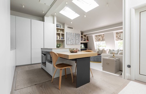 Queen's Gate Apartment | Cornwall Gardens XXIII by onefinestay
