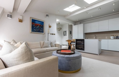 Queen's Gate Apartment | Cornwall Gardens XXIII by onefinestay