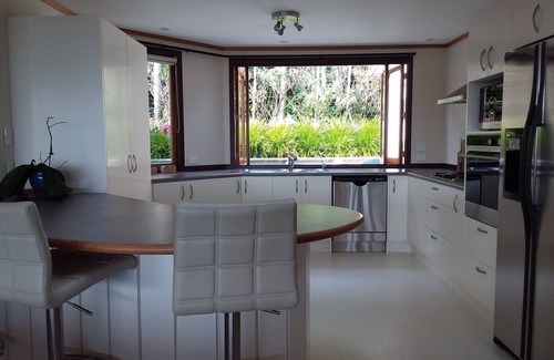 Coromandel House | Coromandel Views - Majestic Home/Stunning Outlook/Own Ensuites/Internet/Smart TV